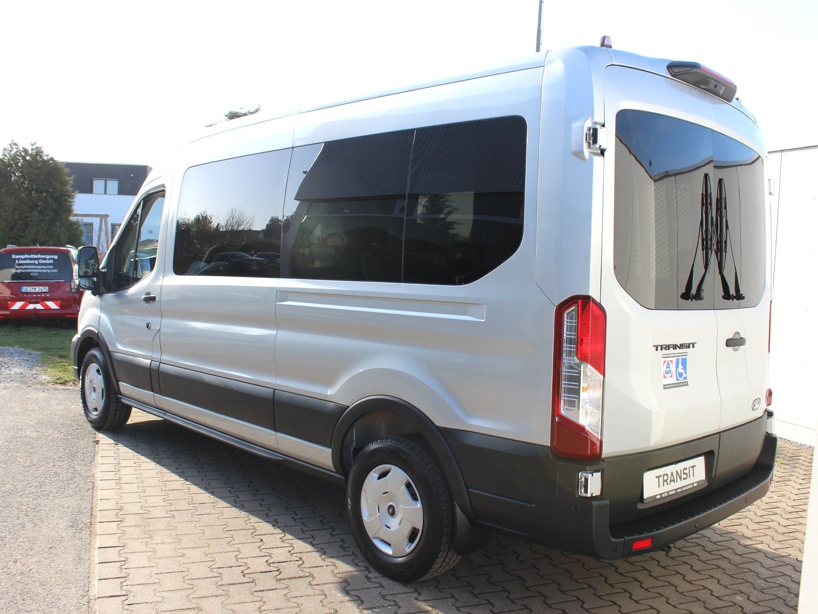 Fahrzeugabbildung Ford Transit 350 L3 Trend -Rollstuhlfahrzeug-