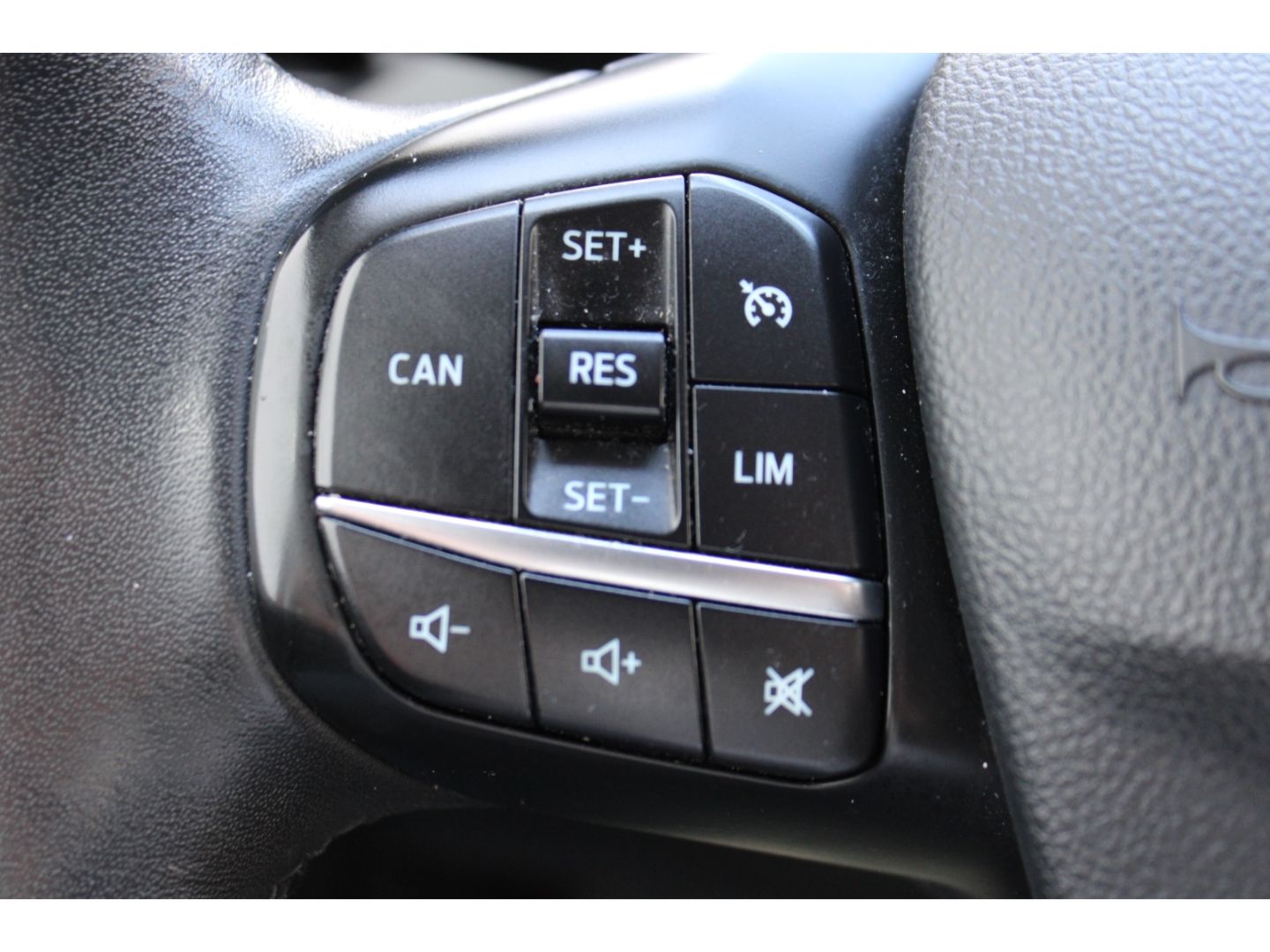 Fahrzeugabbildung Ford Focus Cool & Connect Turnier LED GRA GJR Navi PD