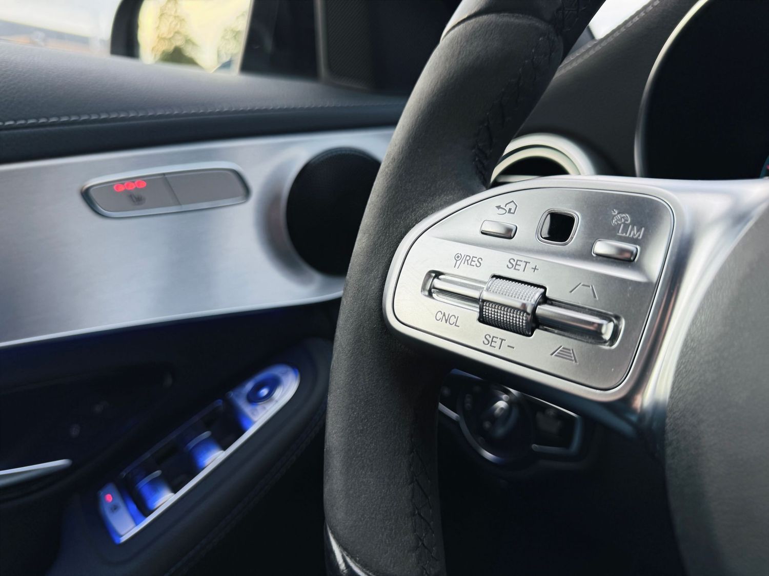 Fahrzeugabbildung Mercedes-Benz C 220 T d AMG NIGHT Edition - AHK schw., Distron