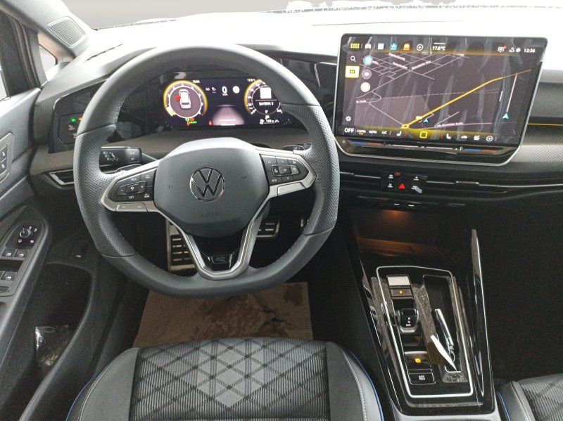 Fahrzeugabbildung Volkswagen Golf Var. VIII  1.5 eTSI DSG R-Line