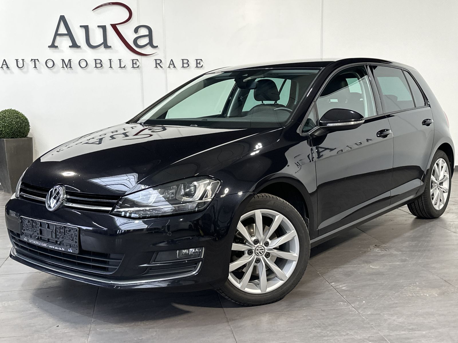 Fahrzeugabbildung Volkswagen Golf VII 2.0 TDI Highline NAV+XEN+LEDER+17ZO+2HD
