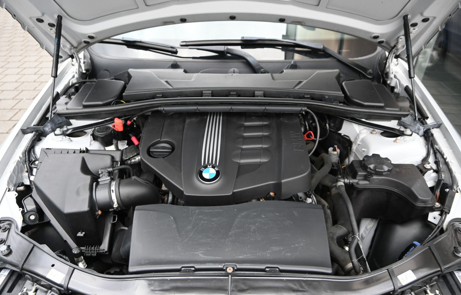 Fahrzeugabbildung BMW 320d Touring Aut. Ed.Lifestyle °AHK°STANDHEIZUNG