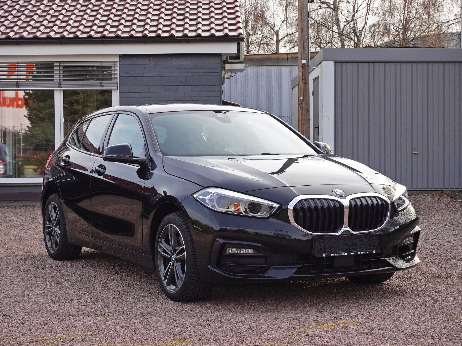 Fahrzeugabbildung BMW 118i Sport Line Navi CarPlay LED-Pkt.