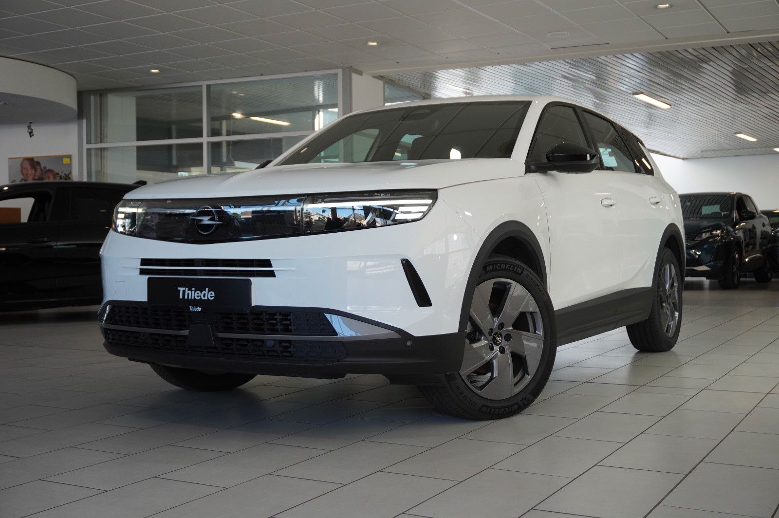 Fahrzeugabbildung Opel Grandland 1.2 48V HYBRID EDIT. NAVI/LED/KAMERA