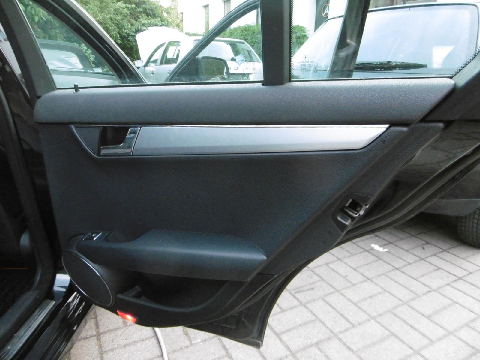 Mercedes-Benz C200 2008 — photo 11