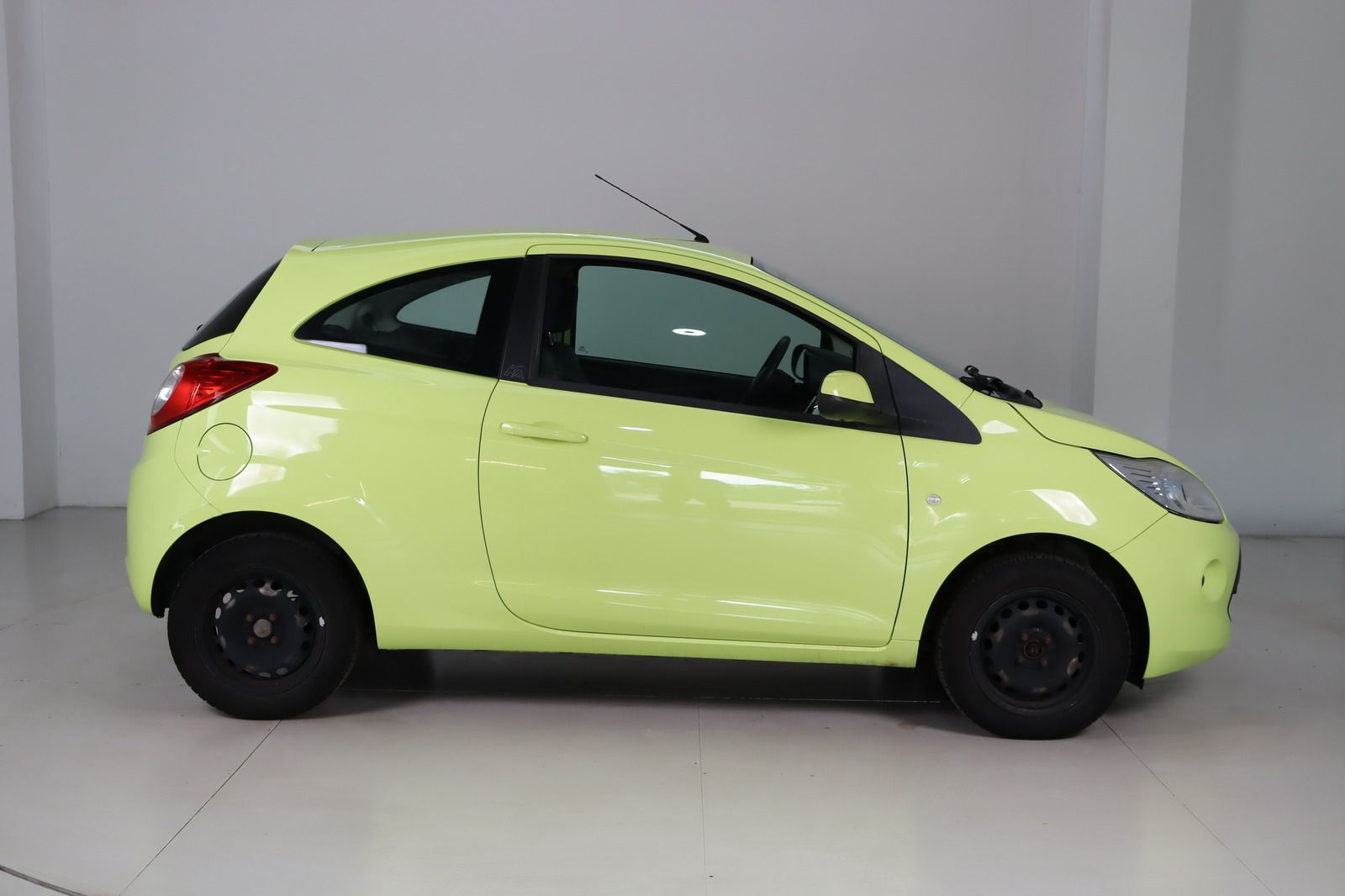 Fahrzeugabbildung Ford Ka 1.2 * 8-fach bereift * HU/AU bis 07.2026