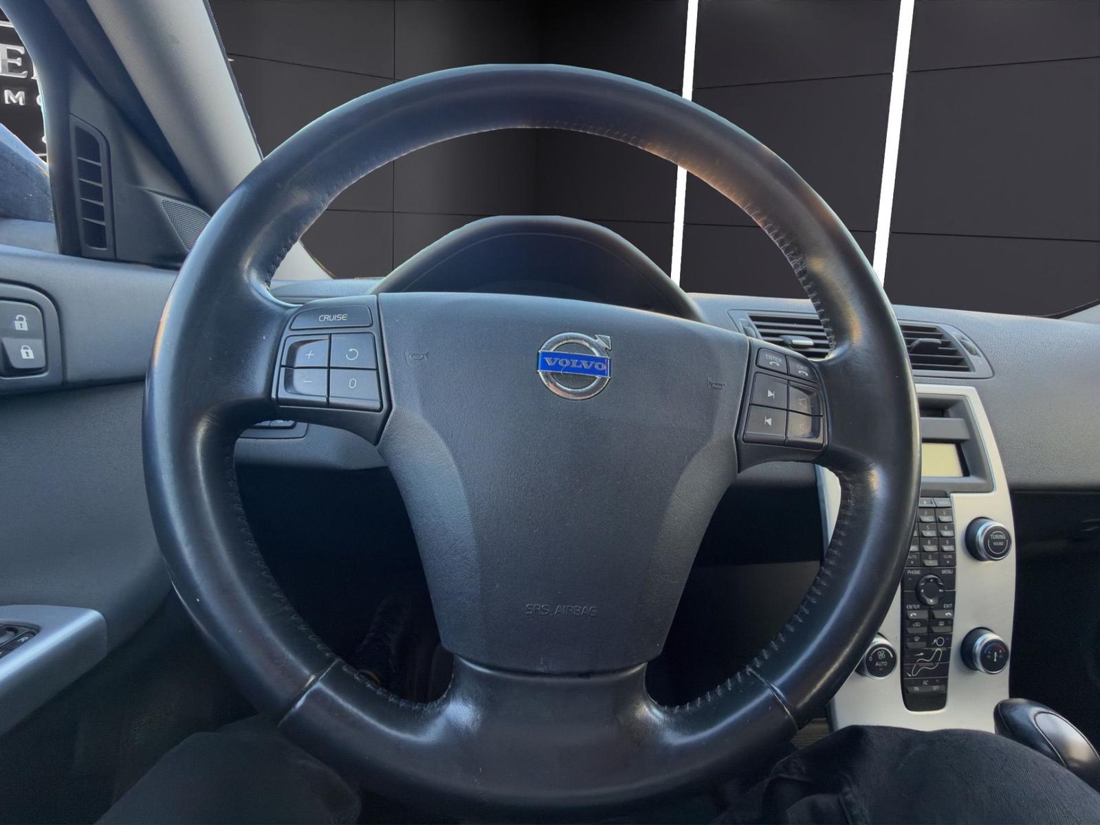Volvo V50 2010 — photo 10