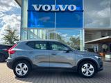 Volvo XC40 D4 Momentum AWD - Volvo XC40: Grau