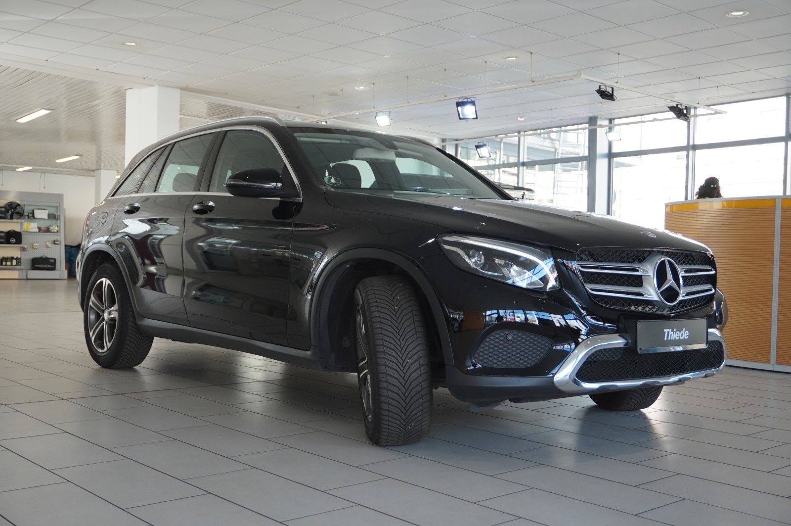 Fahrzeugabbildung Mercedes-Benz GLC 220D EXCLUSIVE 4-MATIC NAVI/LED/SHZ/TEMP/AHK