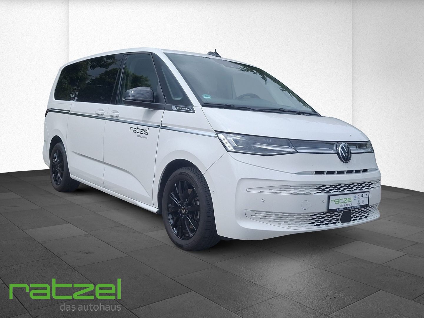 Fahrzeugabbildung Volkswagen T7 Multivan STYLE 2.0 TSI DSG LR 7-Sitze PANO+AH