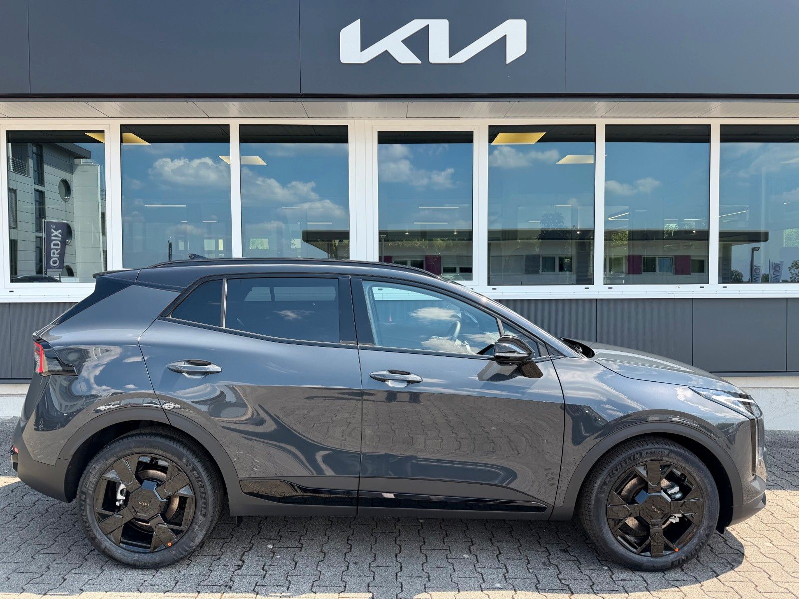 Fahrzeugabbildung Kia Sportage 1.6T 2WD DCT BLACK ED SD