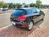 Opel Astra J Lim. 5-trg. Design Edition - Opel Astra aus 2011: Design Edition