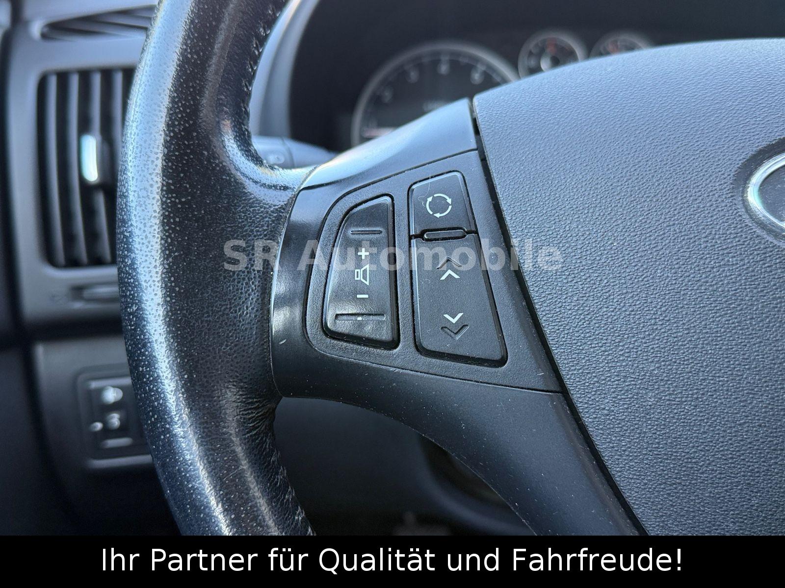 Hyundai i30 2011 — photo 12