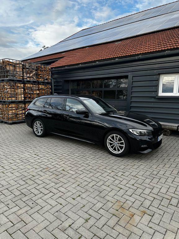 Image of BMW 320