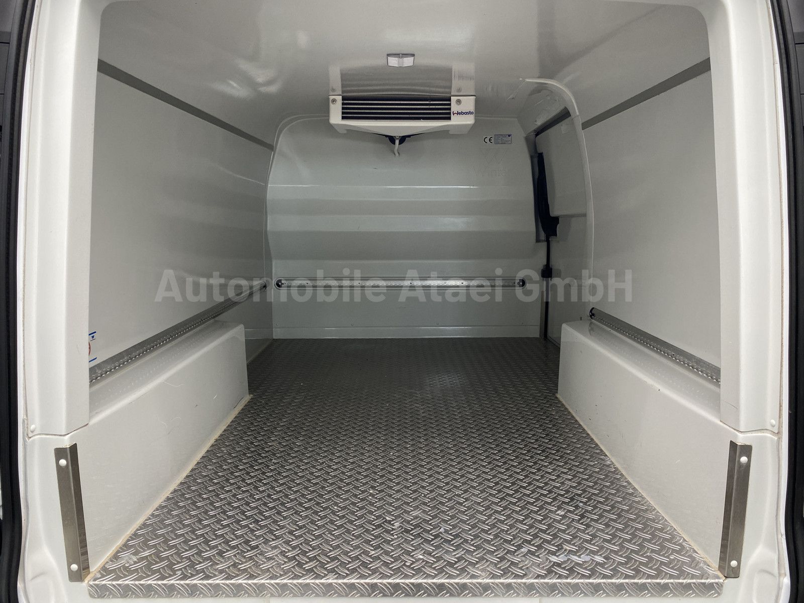 Fahrzeugabbildung Mercedes-Benz Vito 111 lang *Frischdienst* Top! + AHK (8247)