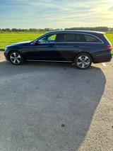 Mercedes-Benz E 220 d 4MATIC T Autom. - - Mercedes-Benz: Firmenfahrzeug