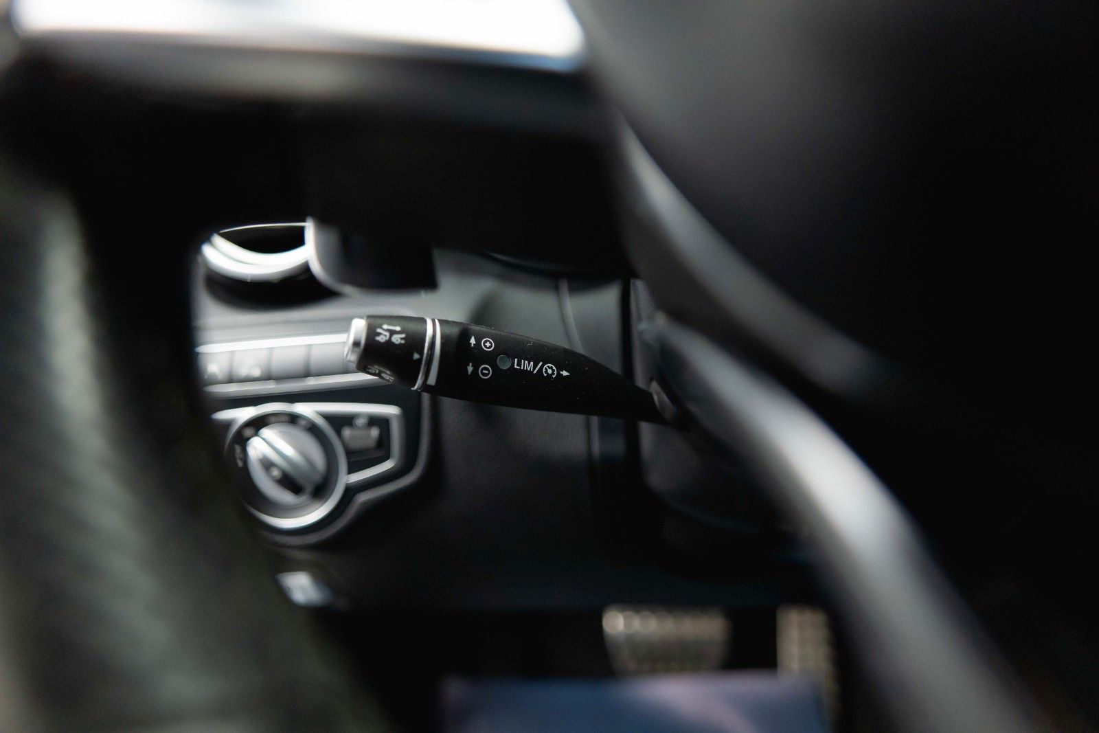 Fahrzeugabbildung Mercedes-Benz C 63 AMG Coupe Edition 1 Night Carbon *ACC*LED*