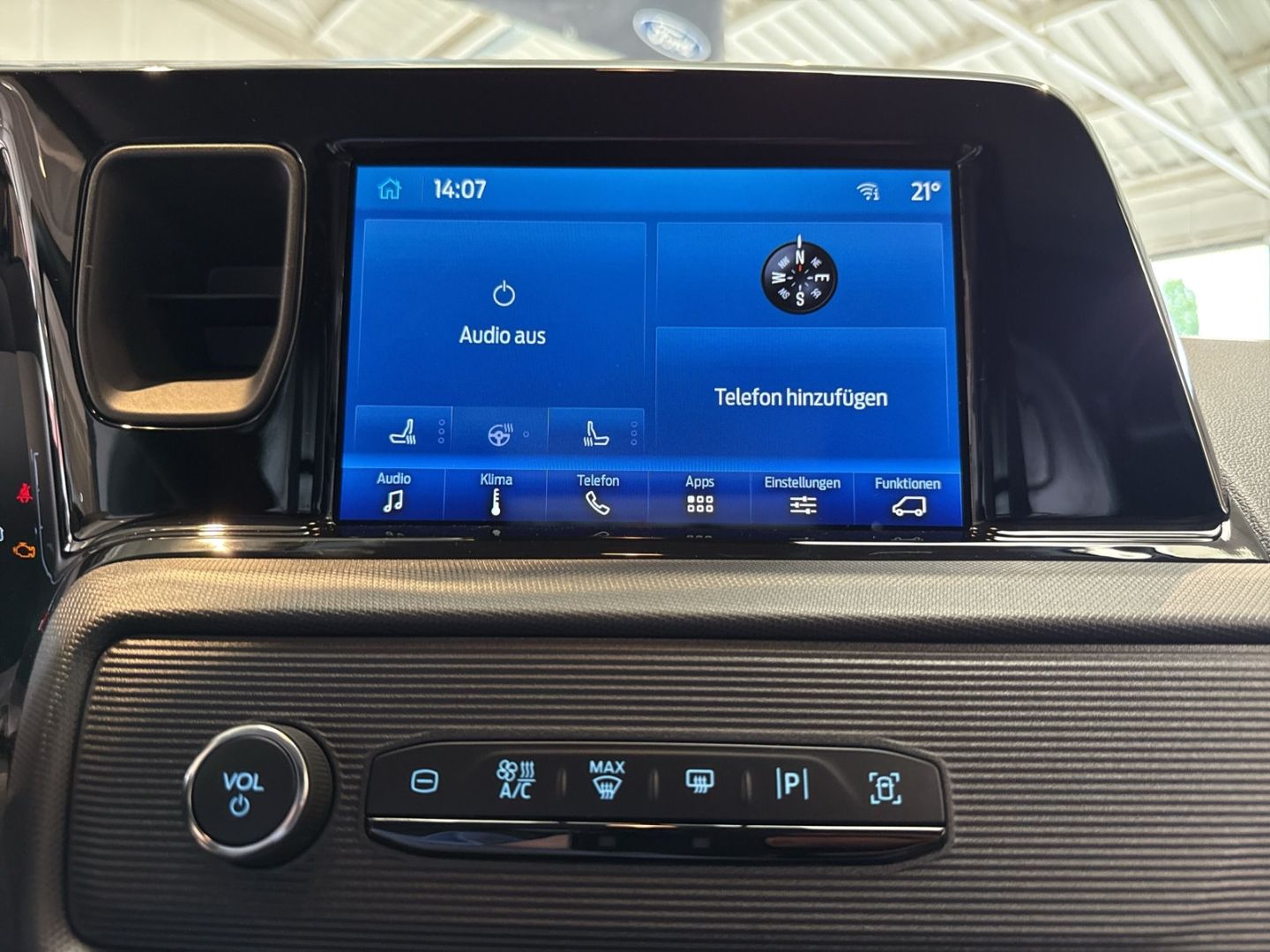 Fahrzeugabbildung Ford Transit Courier Trend Apple CarPlay Android Auto
