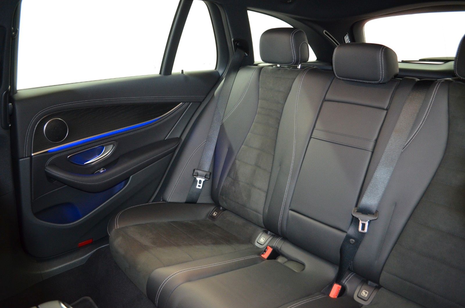 Mercedes-Benz E 400 D T 4M AMG-LINE"DISTR+"360"AHK"R-VIDEO"HUP foto 17