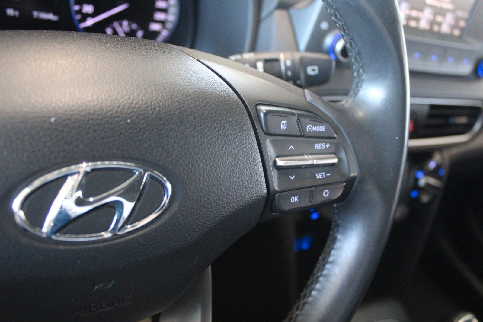 Fahrzeugabbildung Hyundai KONA 1.0 T-GDI KLIMA AHK Allwetter PDC Tempomat