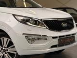 Kia Sportage Spirit 2WD 2.0l /Xenon/Pano/4xSHZ/BT - scheckheftgepflegte Kia Sportage