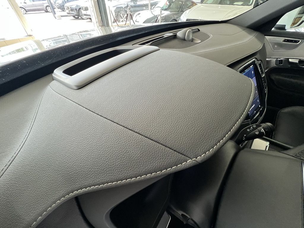 Volvo XC90 T8 Plus Bright Recharge AWD FourC AHK B&W