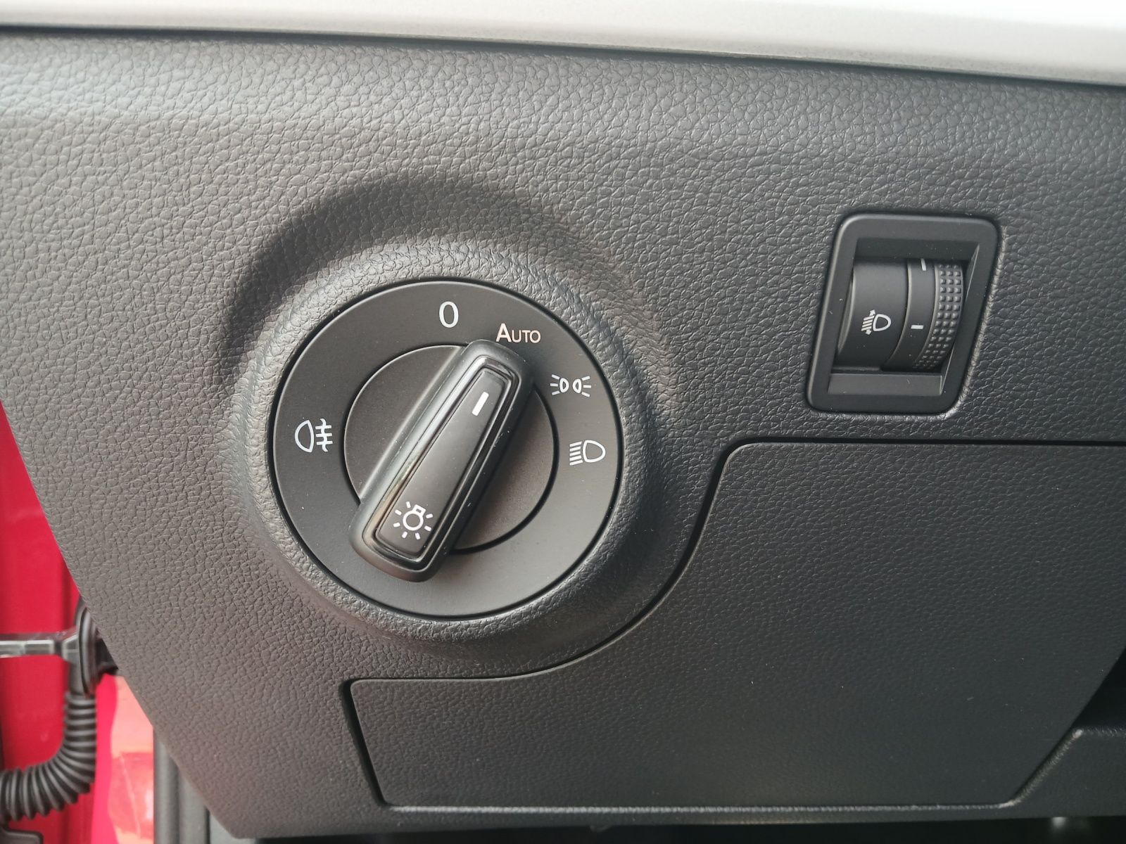 Fahrzeugabbildung SEAT Arona TSI Style DSG LED GRA PDC SH LM