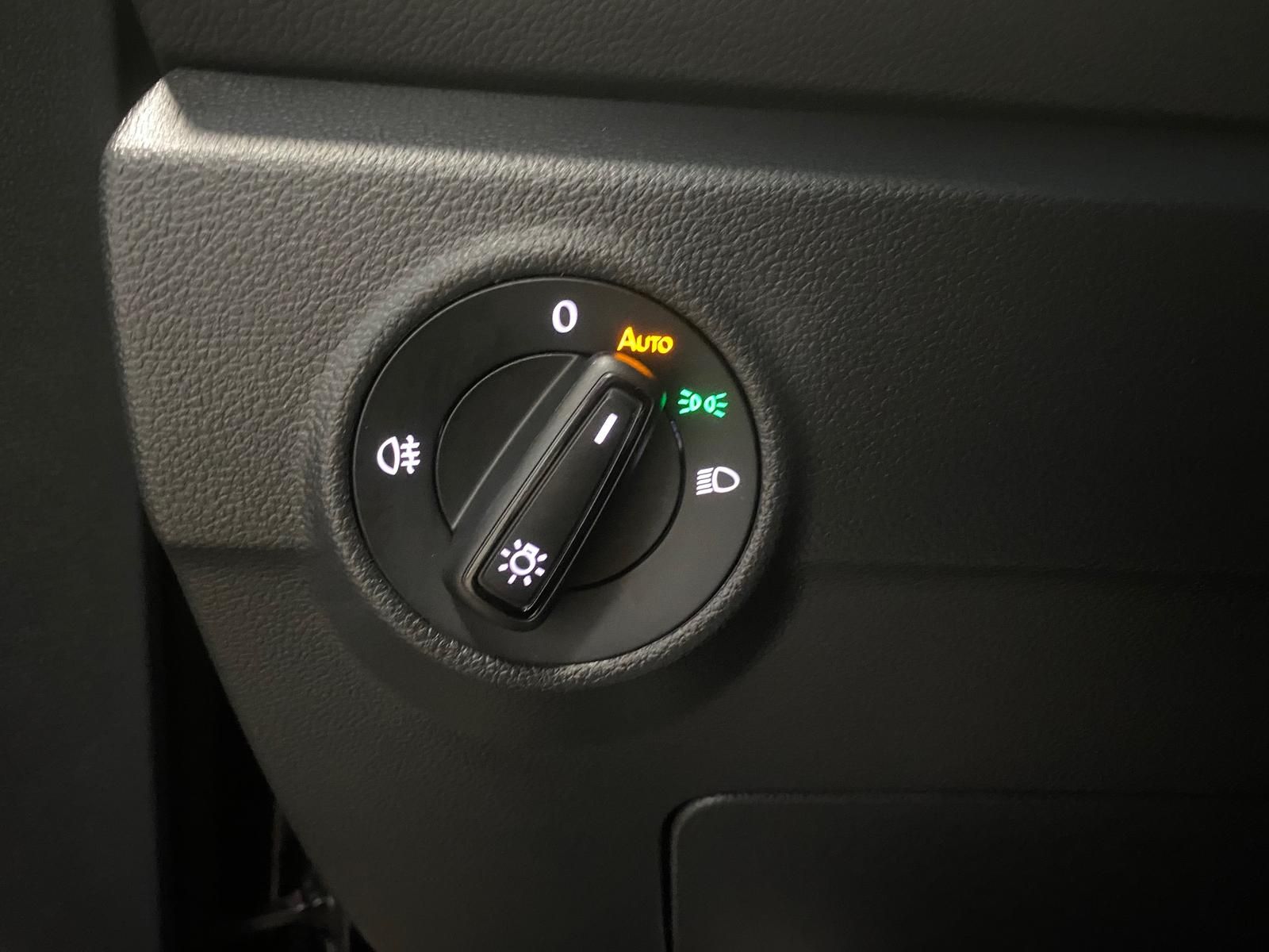 Fahrzeugabbildung Volkswagen T-Roc 1.5 TSI DSG LIFE+ACC+AHK+BHZ Lenkrad+RFK++