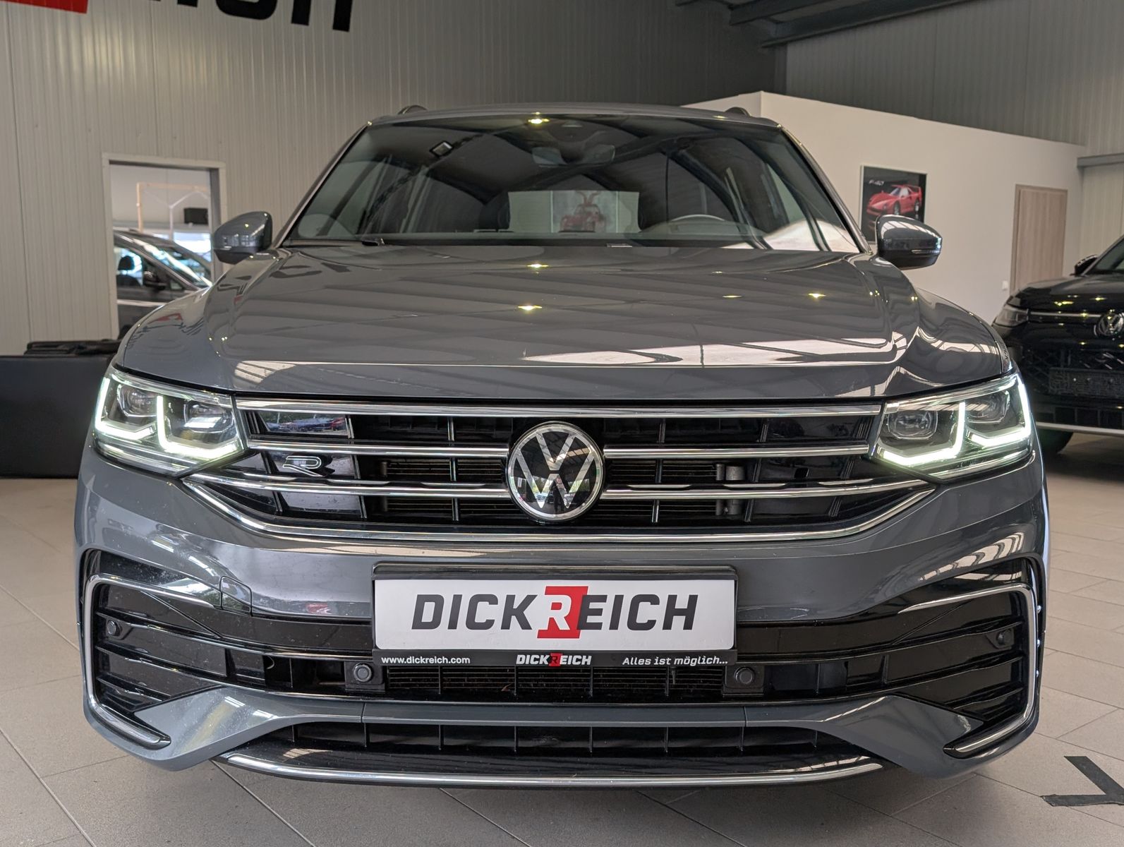 Fahrzeugabbildung Volkswagen Tiguan 2.0TSI R-Line 4M ACC HUD Cam StHz AHK 19"