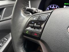 HYUNDAI Tucson 1.6 Premium 4WD*LED*Navi*Sitzh*Pano*
