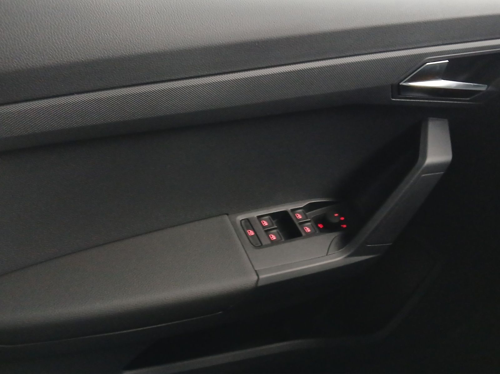 Fahrzeugabbildung SEAT Ibiza TSI Road-Edition DSG LED Navi AID ACC RFK