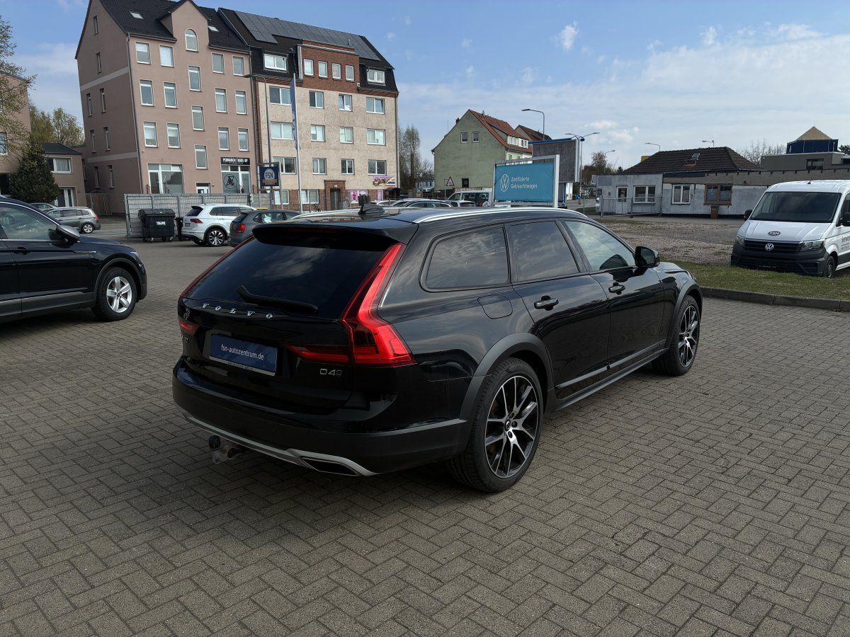Volvo V90 Cross Country D4 AWD Pro  LED 360° NAVI AHK foto 4