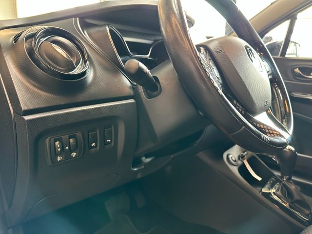MYAUTOCENTER – Gebraucht- und Jahreswagen mit Werkstattservice in Pfaffenhofen Renault Captur Luxe *AHK*Klima*Sitzh*Navi*