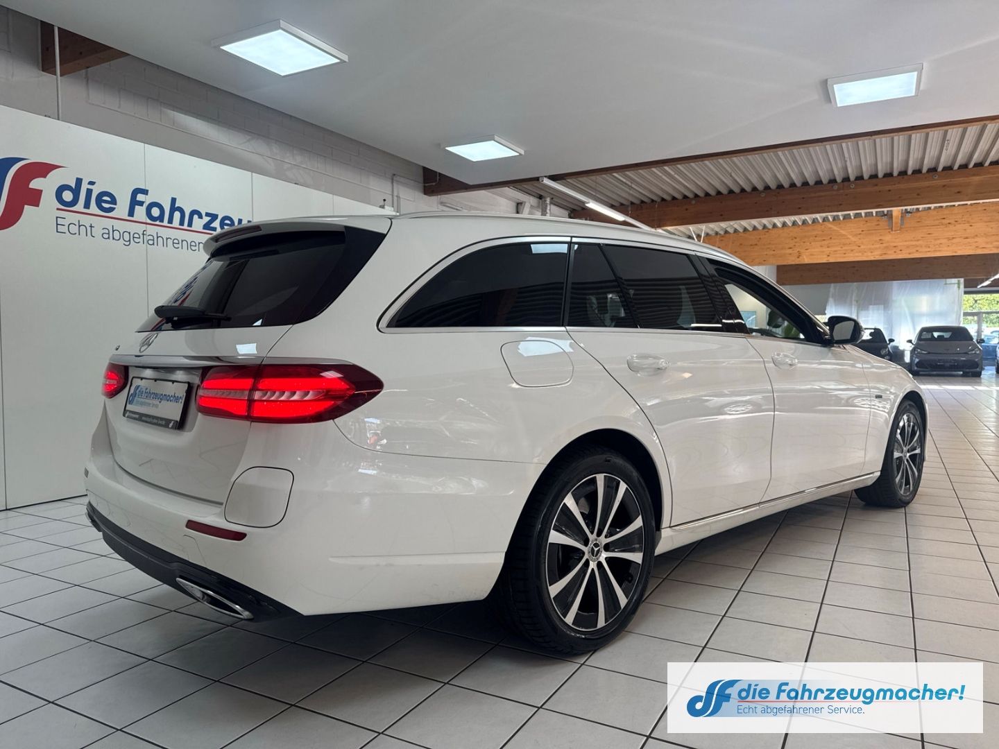 Fahrzeugabbildung Mercedes-Benz E 300 T-Modell de Niveau Navi Digitales Cockpit