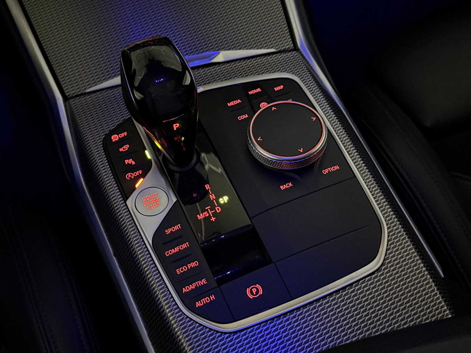 Fahrzeugabbildung BMW 330 d Lim. M SPORT/LASER/HuD/H&K/LIVE PRO/DE FZG