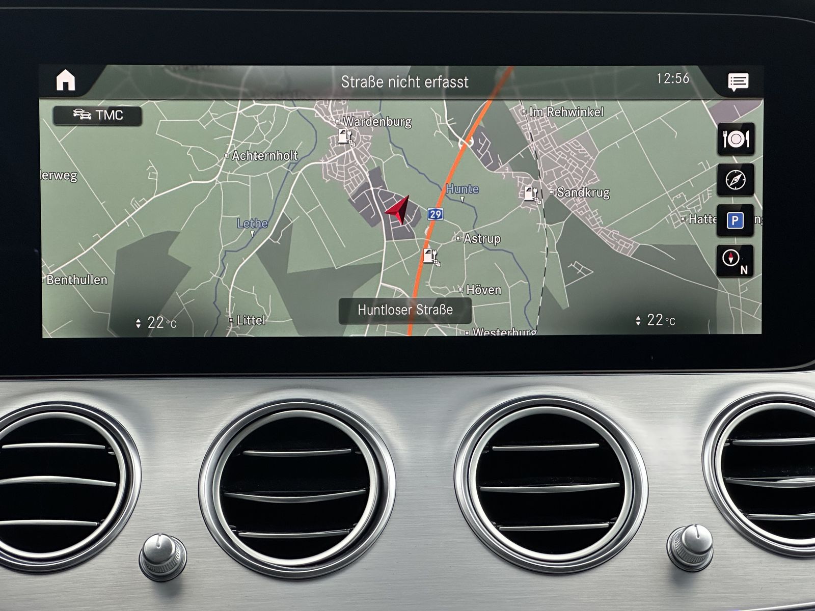 Fahrzeugabbildung Mercedes-Benz E 300de 4Matic AMG-Line NAV+LED+PANO+AHK+HEAD-UP
