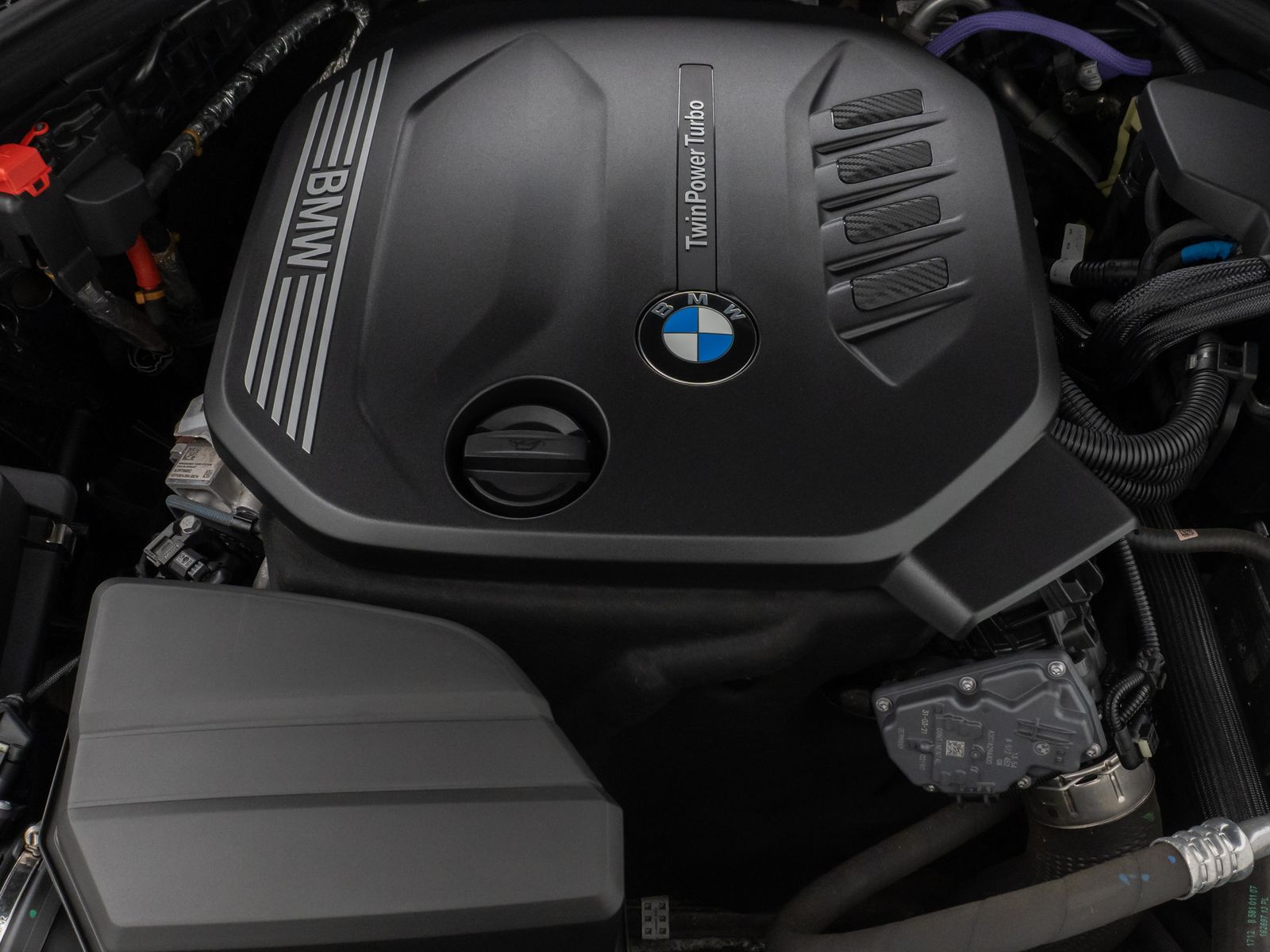 Fahrzeugabbildung BMW 320d xD LuxuryLine Kamera HUD DAB H/K AHK Komfor