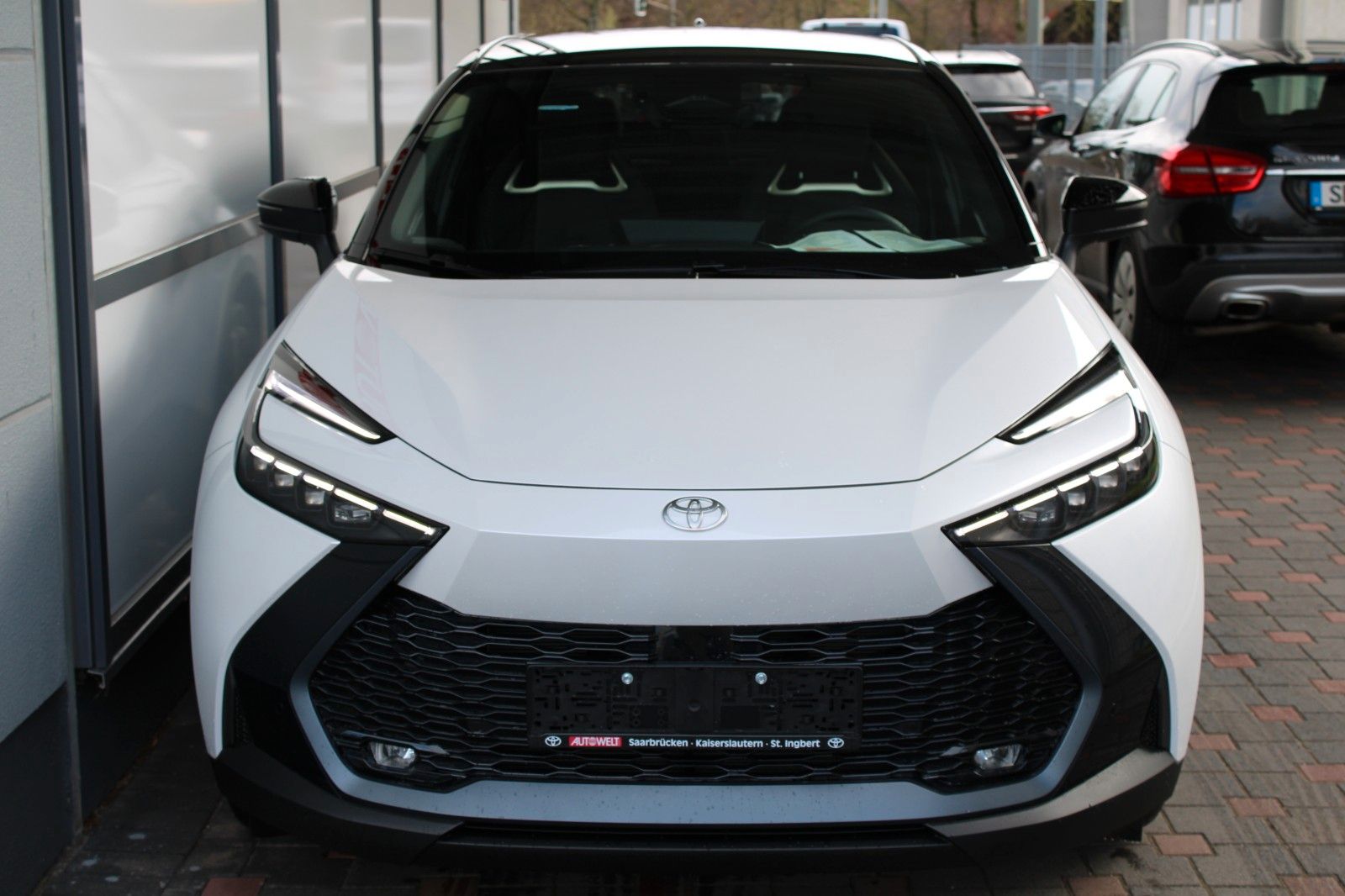 Fahrzeugabbildung Toyota C-HR 2.0 Hybrid Lounge, PANO,ALCANTARA,19"