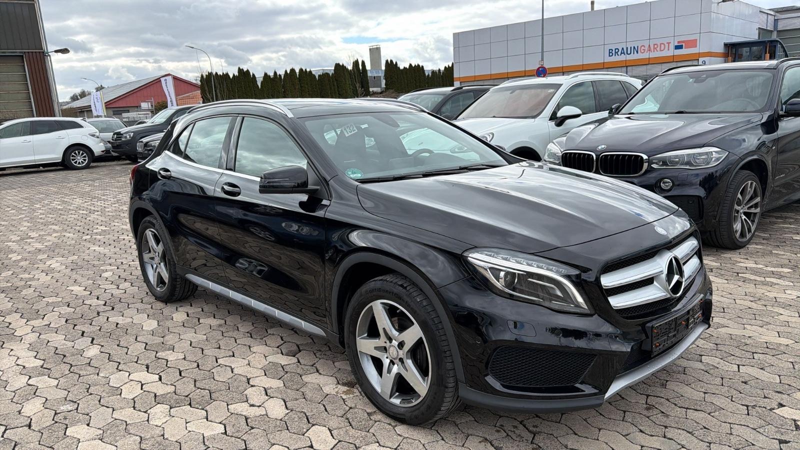 Mercedes-Benz GLA 200d * AMG-LINE *