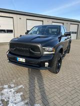 Dodge RAM 5.7 V8 Quad Cab/BRC GAS/SHZ/LHZ/KAMERA/... - Dodge RAM: Schwarz