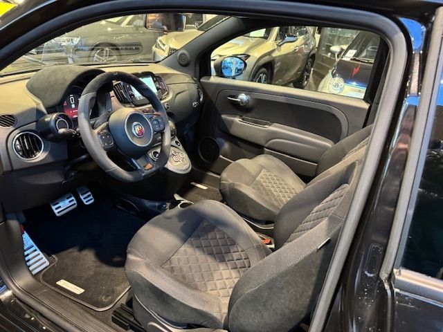 Fahrzeugabbildung Abarth 695C Cabrio AT BREMBO NAV PDC 17"