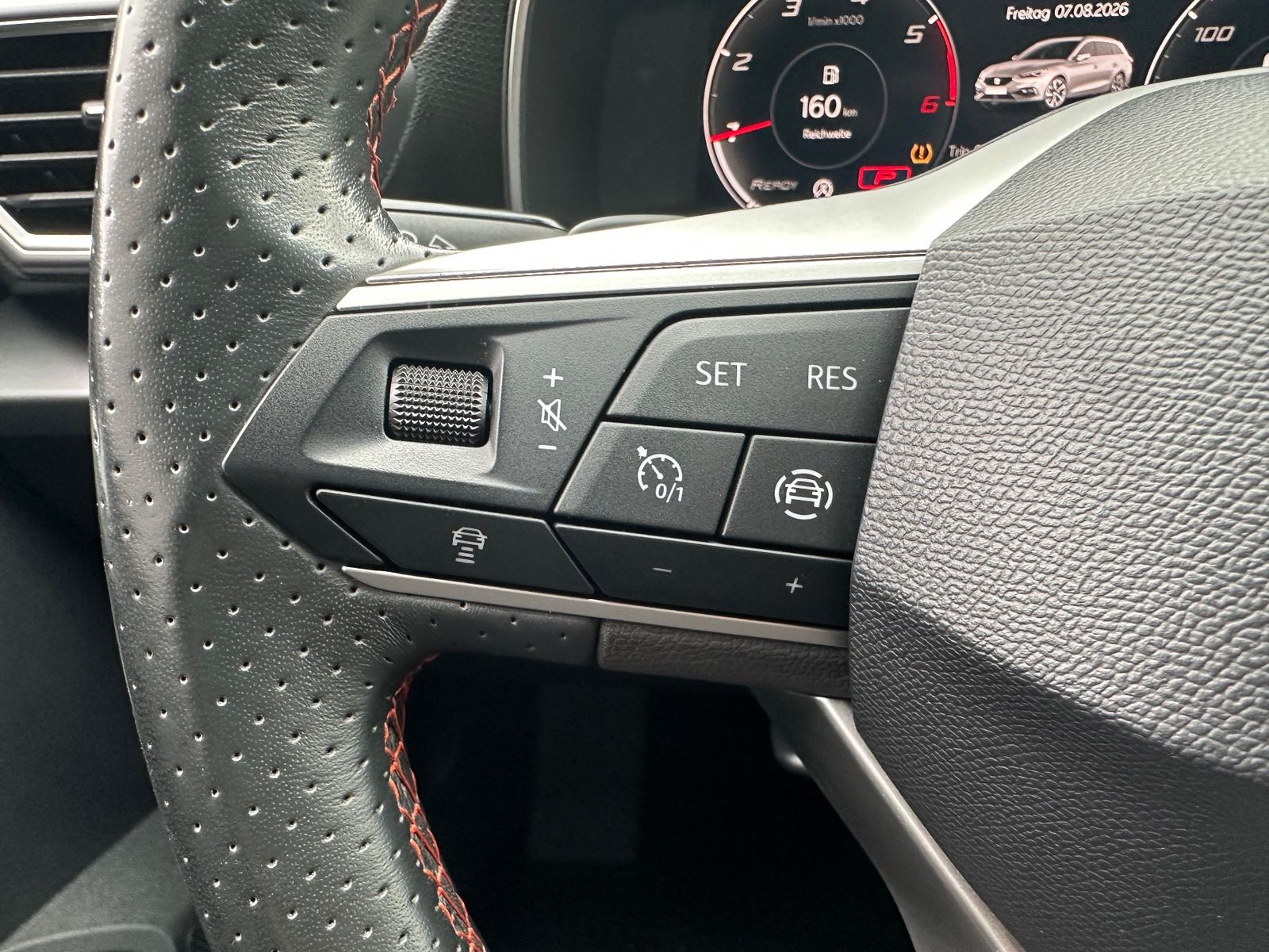 Fahrzeugabbildung SEAT Leon ST 2.0 TDI DSG FR NAV+LED+ACC+KAMERA