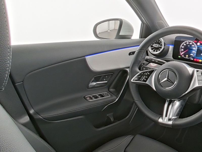 Mercedes-Benz A 180 Progressive LED DIST RFK AMBIENTE TW foto 4