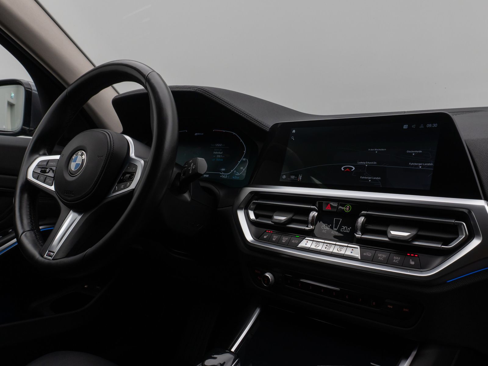 Fahrzeugabbildung BMW 330e Luxury Line 360°HiFi DAB Alarm Sport 19Zoll