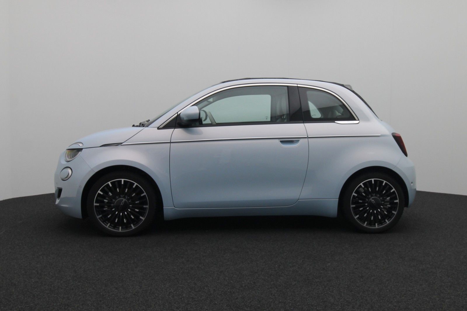 Fahrzeugabbildung Fiat 500e La Prima