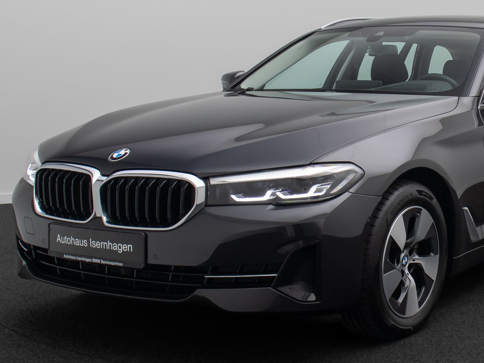 Fahrzeugabbildung BMW 520d DAB Kamera AHK Panorama HUD Leder Standheiz