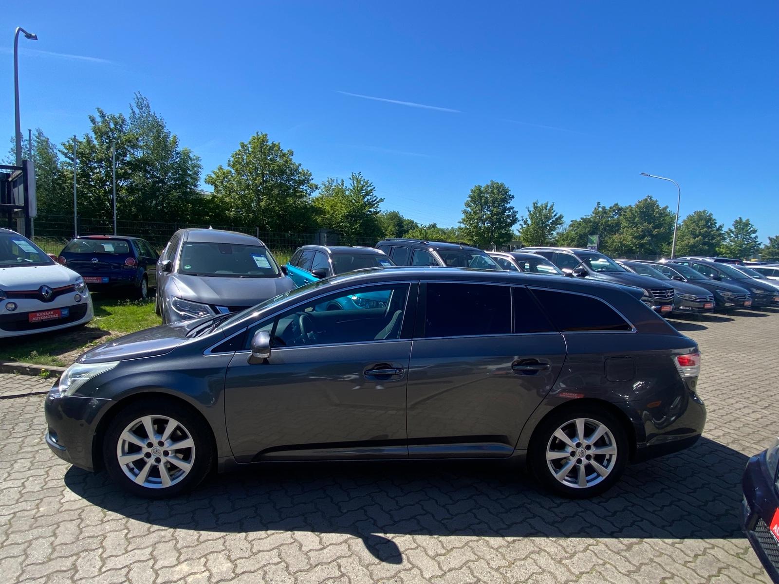 Toyota Avensis 2011 — photo 33