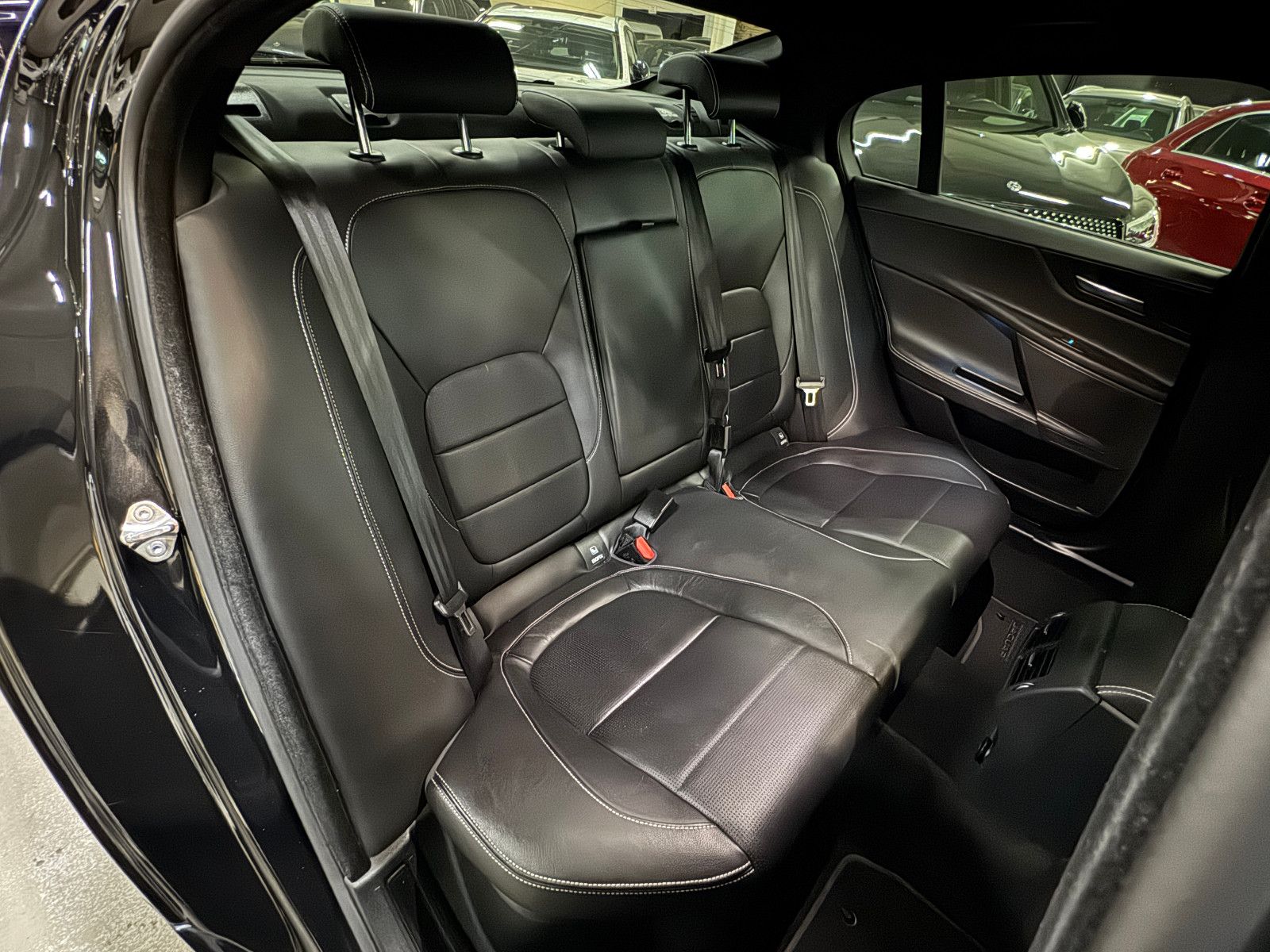 Fahrzeugabbildung Jaguar XE 2.0 d 8GT LANDMARK R-SPORT BLACK EDITION VOLL