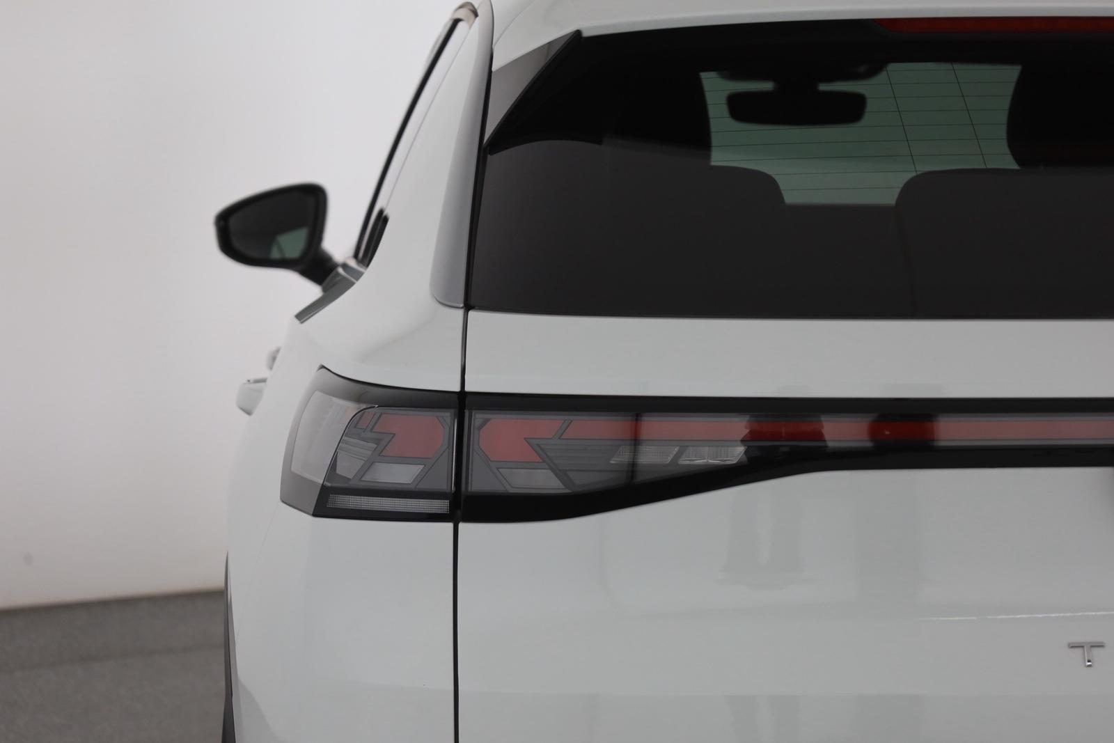 Volkswagen T-Roc R-Line 1.5 eTSI DSG n.Modell LED ACC AHK