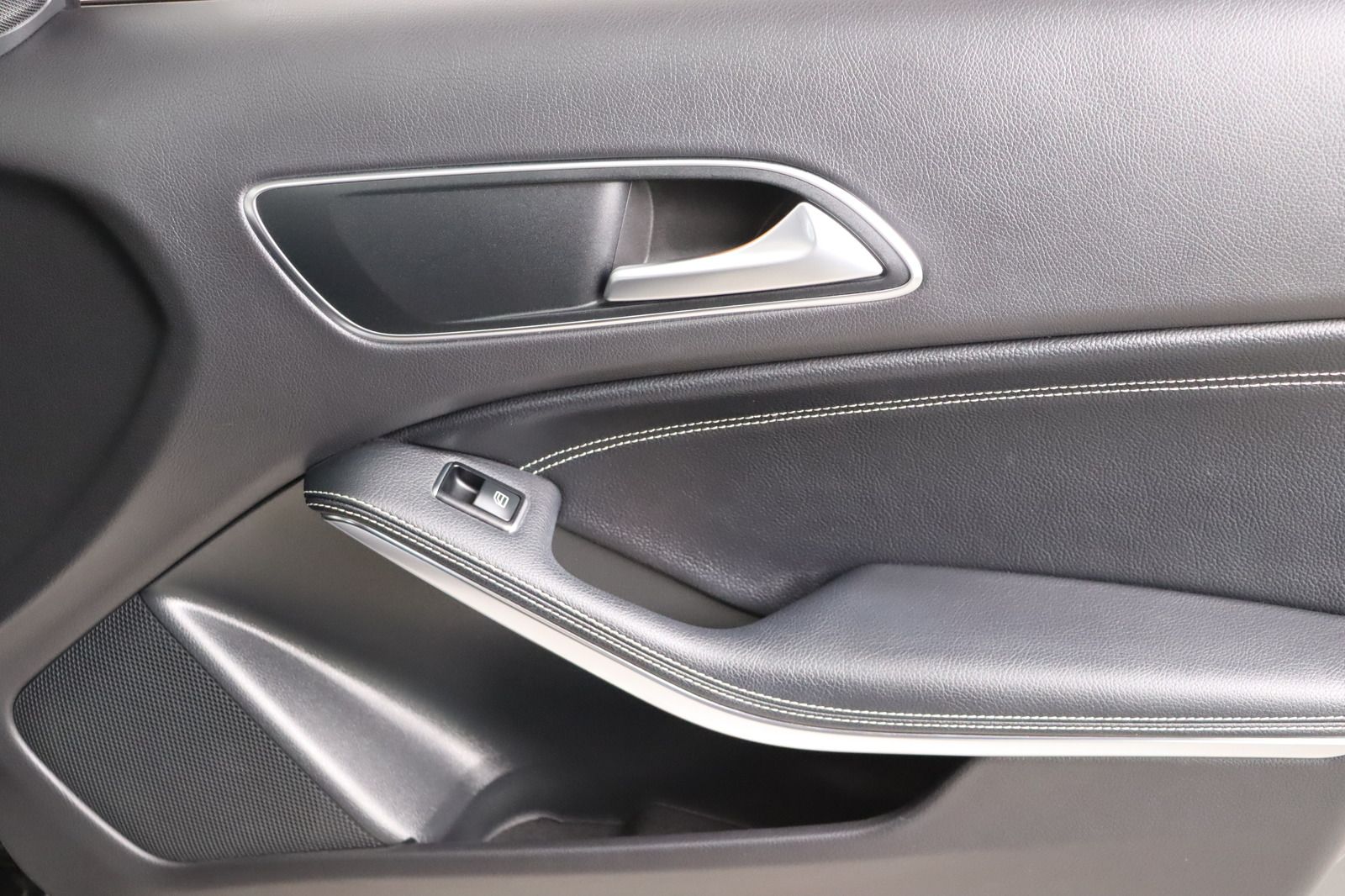 Fahrzeugabbildung Mercedes-Benz GLA 200 Score * Bi- Xenon * Navi * SHZ *